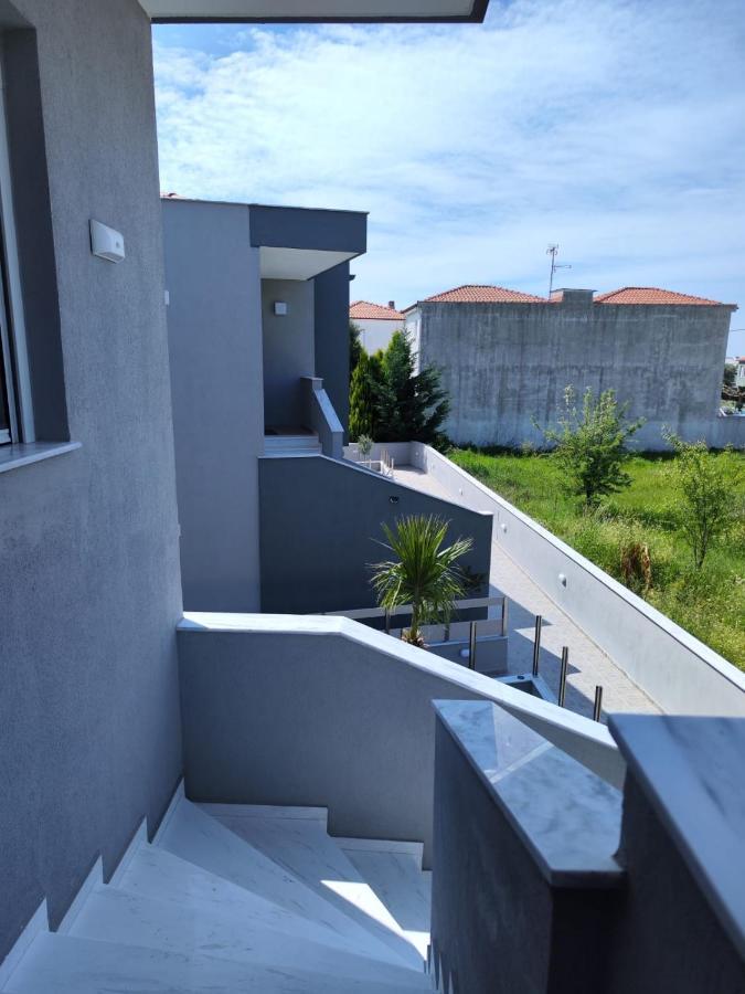 Lilli Deluxe Apartment Nikiti  Extérieur photo